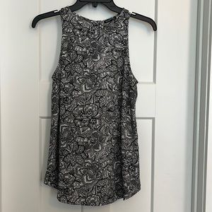 WhoWhatWear. Sleeveless top. Great condition. Buttons up the back or slip over